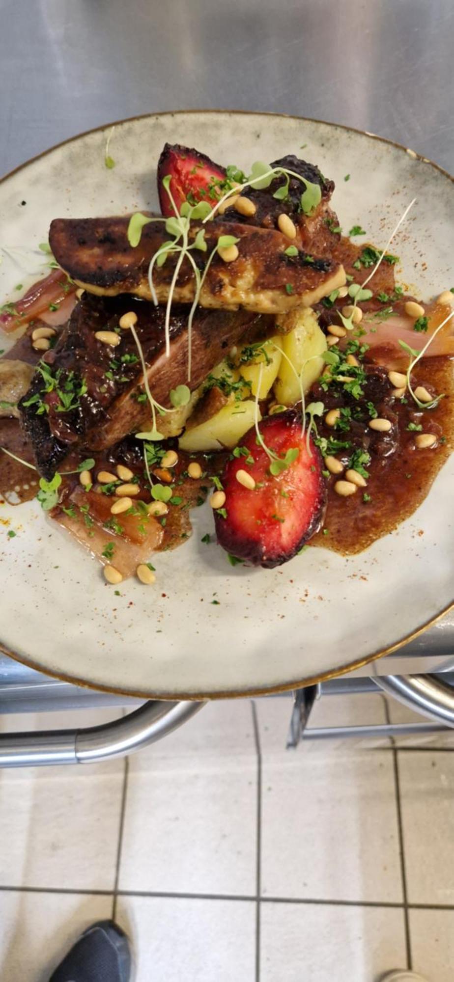 Chateau D'Arance Hotel Restaurant Espace Bien-Etre Cette-Eygun 외부 사진