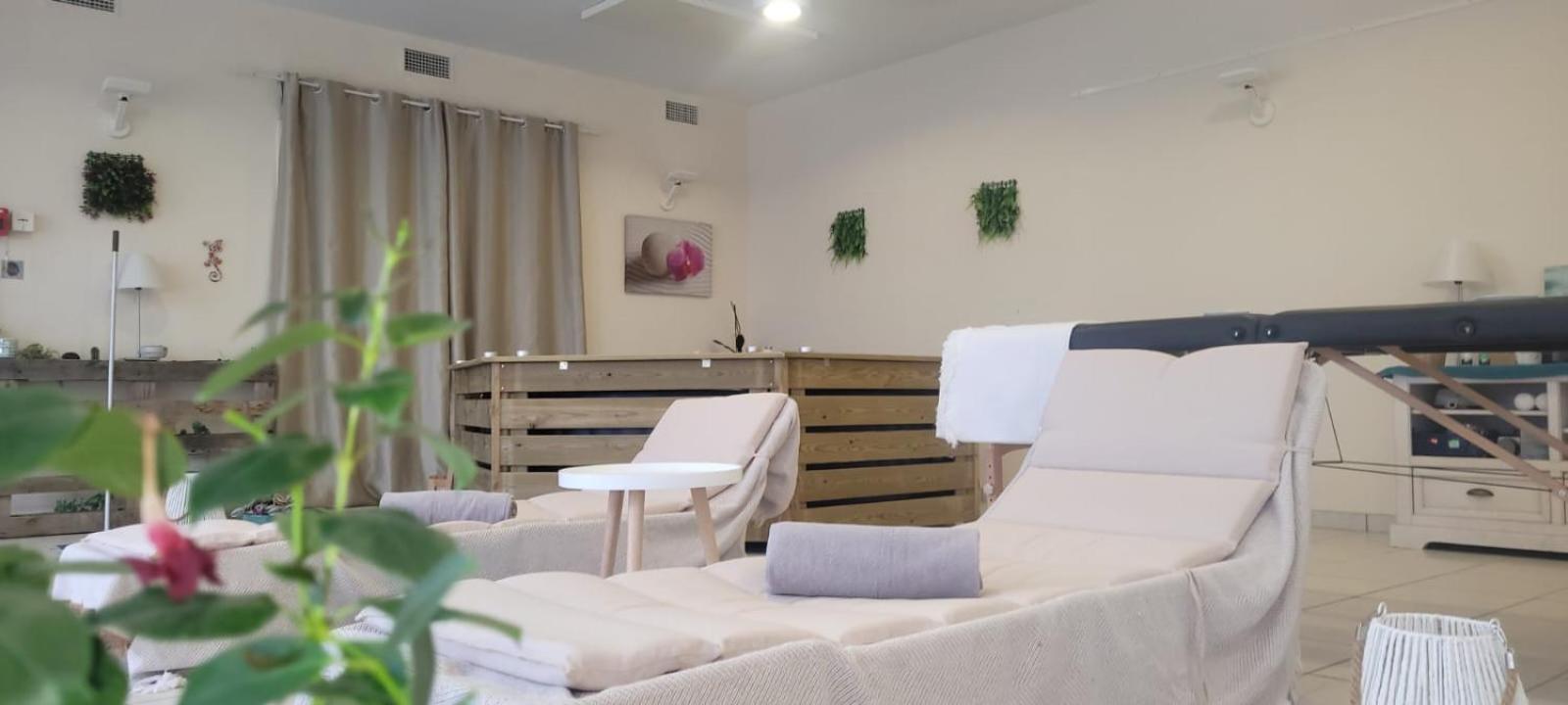 Chateau D'Arance Hotel Restaurant Espace Bien-Etre Cette-Eygun 외부 사진